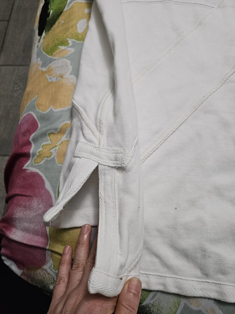 Vintage Polo-Style Men's White Short-Sleeve Shirt with Navy Collar 90s